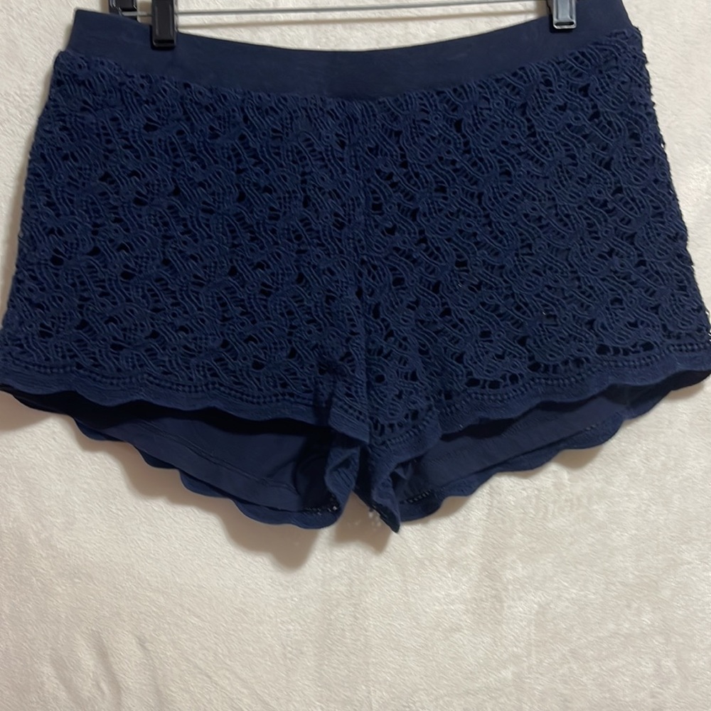 Lily Pulitzer Navy Lace Scalloped Shorts M (NFS)